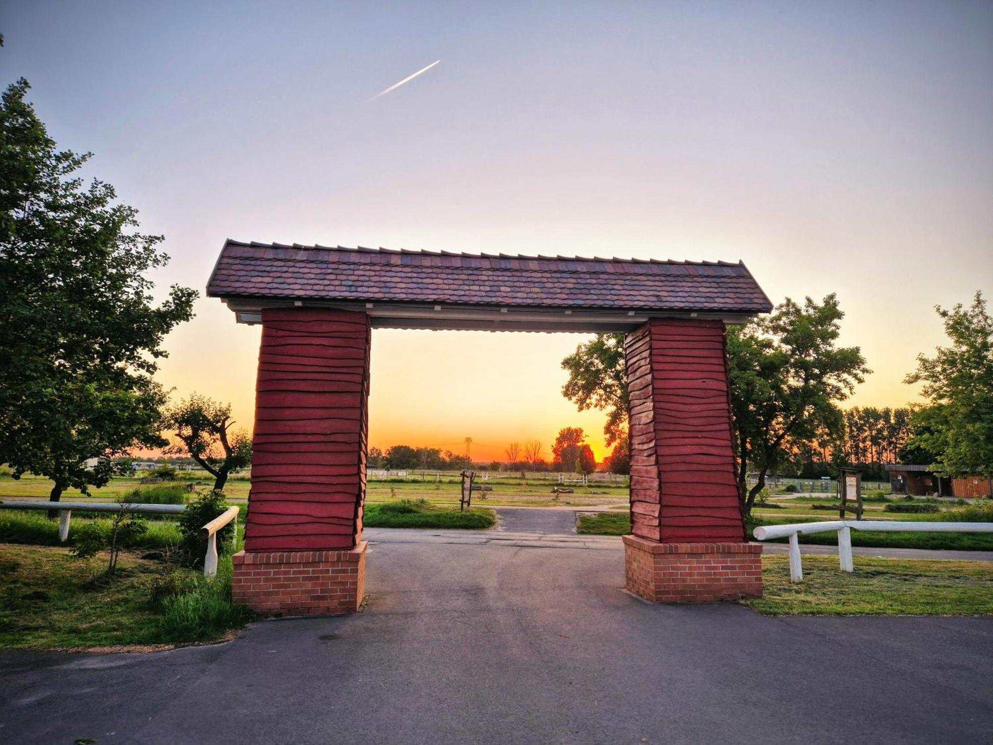 Project June - Ehemals Landgasthof Jueterbog Exterior foto